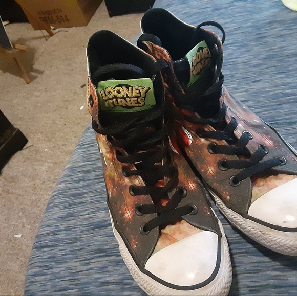 Looney Toons Converse All Star Chuck Taylors size 8 womens - Picture 5 of 5